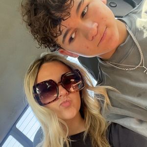 Meet your Posher, Avery